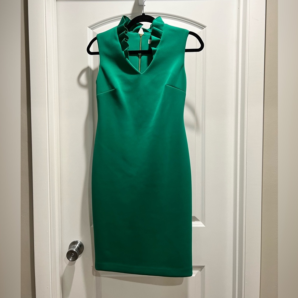NEVER WORN Green Sleeveless Midi-Dress with Ruffled Collar
